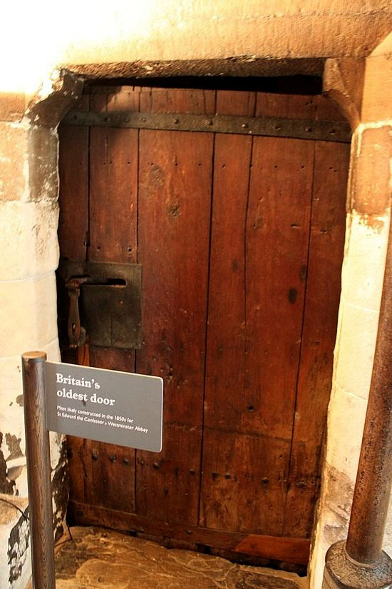 最古老的门在英国西敏寺-A 900岁的门已经到位，在1050年代，修道院的创始人爱德华忏悔的统治时期。