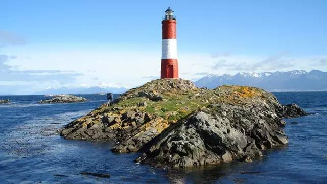 lighthouse),也叫乌斯怀亚灯塔,是一个稍微圆锥形灯塔,位于比格尔海峡