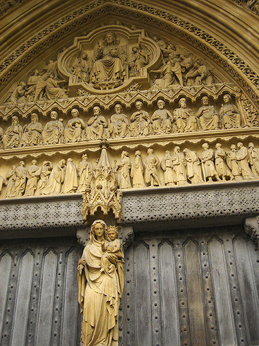 威斯敏斯特圣彼得牧师团教堂正面浮雕